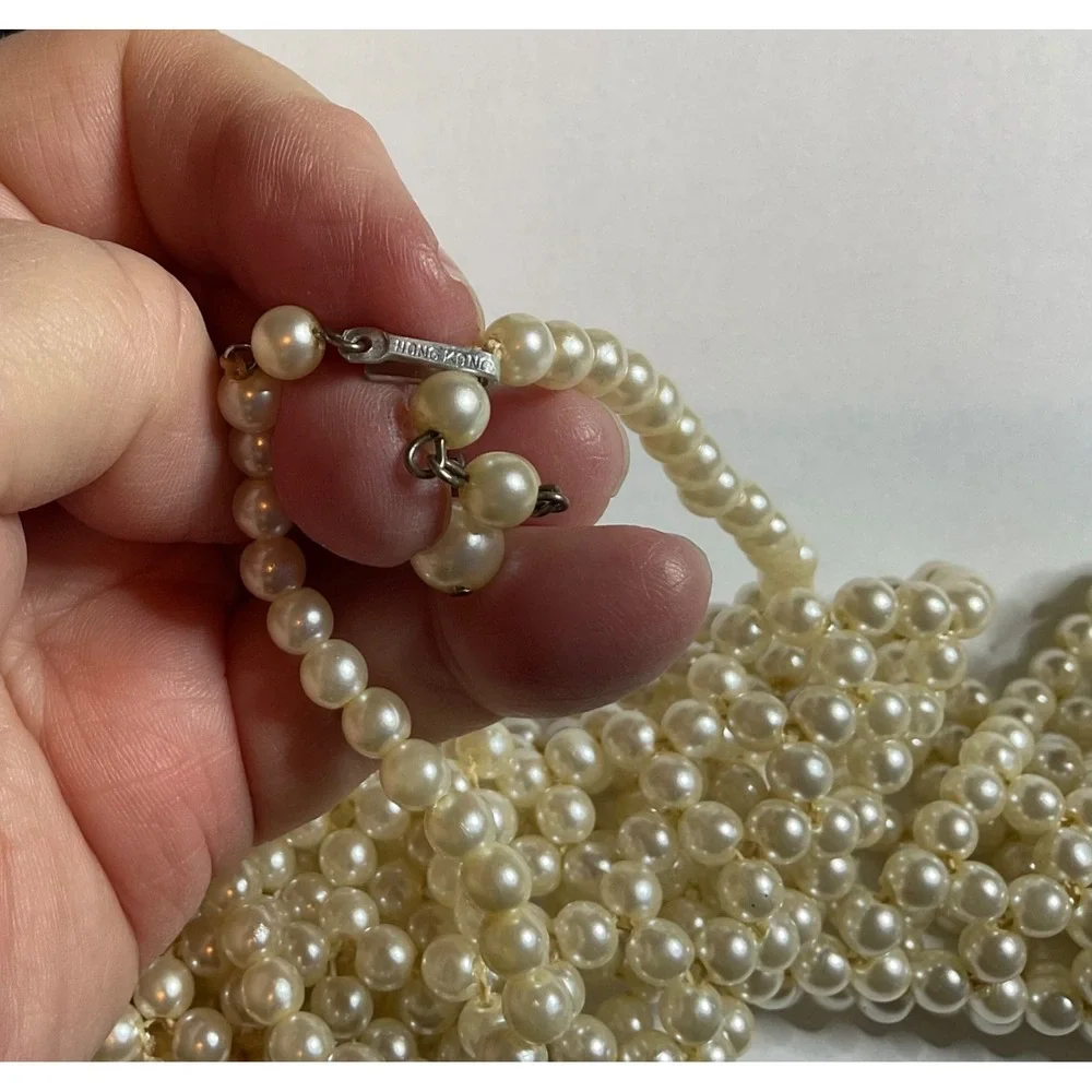 Vintage 1960s Faux Pearl Necktie 18